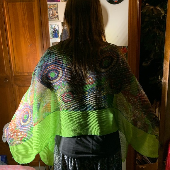 Bright multi colored pullover cape - Picture 4 of 11
